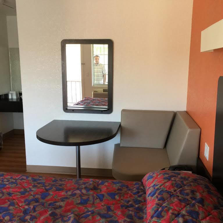 Motel 6 Bakersfield Exterior photo