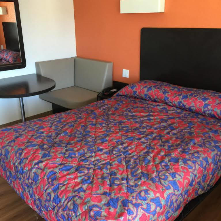 Motel 6 Bakersfield Exterior photo