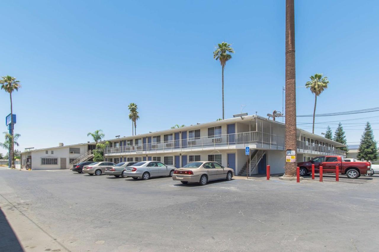 Motel 6 Bakersfield Exterior photo