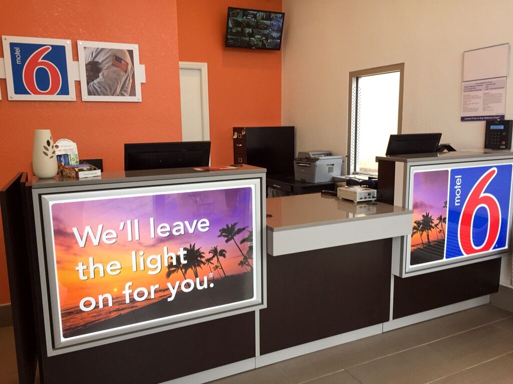 Motel 6 Bakersfield Interior photo
